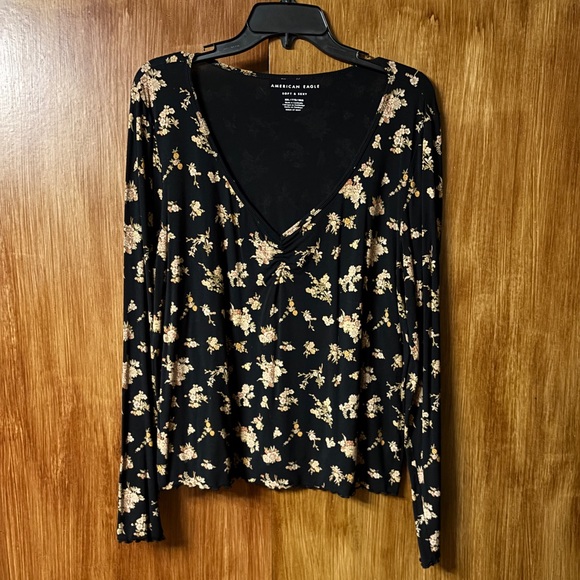 American Eagle Outfitters Tops - EUC American Eagle Soft & Sexy Floral Black Long-Sleeve Shirt | Women’s Plus XXL